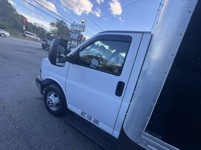 2021 GMC Savana Commercial Cutaway Van 177"